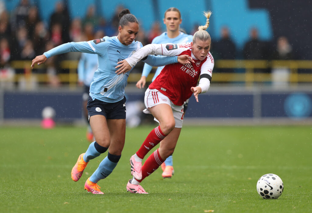 MANCHESTER, ENGLAND - OCTOBER 04: Alessia Russo of Arsenal runs with the ball whilst under pressure from Jade Rose of Manchester City during the Barclays Women's Super League match between Manchester City and Arsenal at Joie Stadium on October 04, 2025 in Manchester, England. (Photo by Charlotte Tattersall/Getty Images)