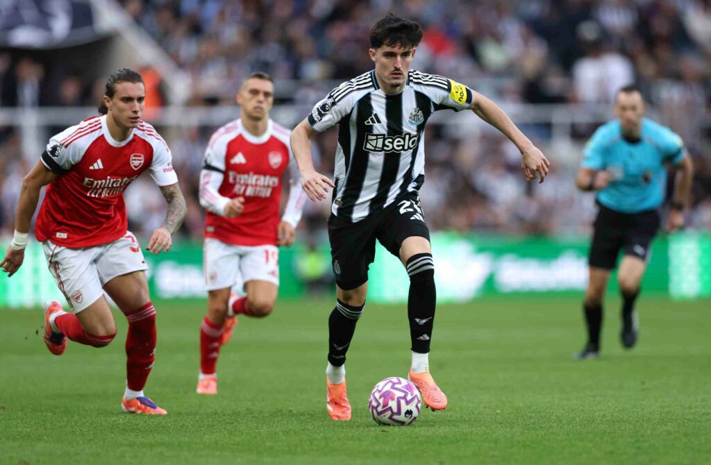 NEWCASTLE UPON TYNE, ENGLAND - SEPTEMBER 28: Tino Livramento of Newcastle in action during the Premier League match between Newcastle United and Arsenal at St James' Park on September 28, 2025 in Newcastle upon Tyne, England. (Photo by Stu Forster/Getty Images)