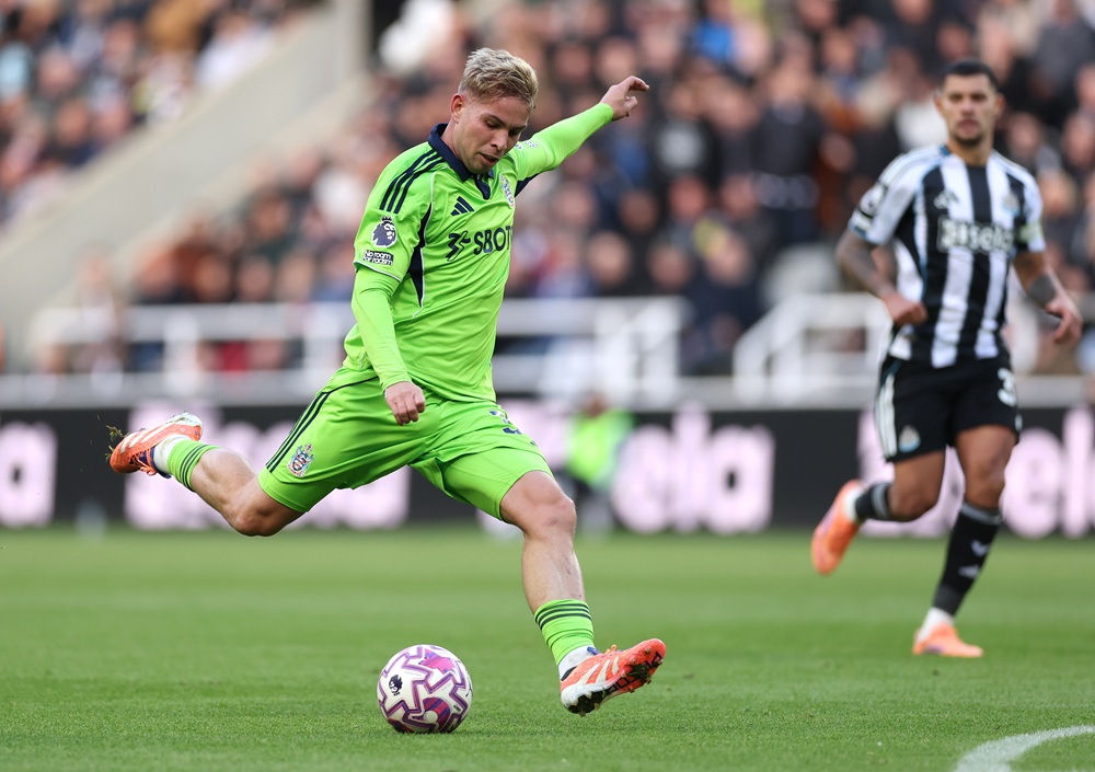 Former Gunner suffers another injury 2 NEWCASTLE UPON TYNE, ENGLAND: Fulham player Emile Smith Rowe shoots at goal during the Premier League match between Newcastle United and Fulham at St James' Park on October 25, 2025. (Photo by Stu Forster/Getty Images)