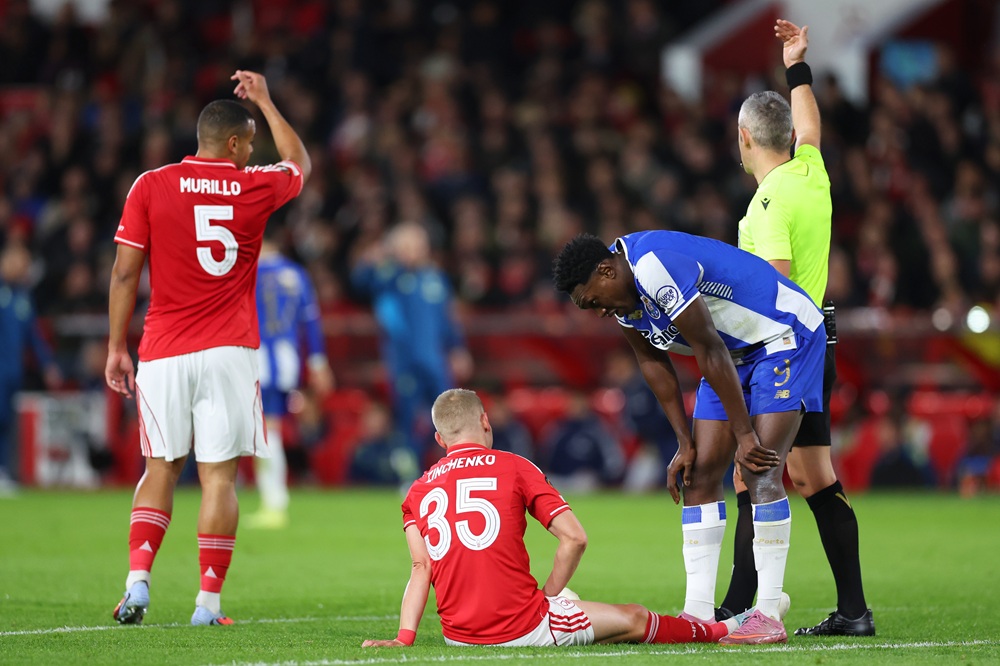 Arsenal loanee left distraught after latest injury 3 NOTTINGHAM, ENGLAND: Oleksandr Zinchenko of Nottingham Forest goes down with an injury during the UEFA Europa League 2025/26 League Phase MD3 match between Nottingham Forest FC and FC Porto at City Ground on October 23, 2025. (Photo by Molly Darlington/Getty Images)