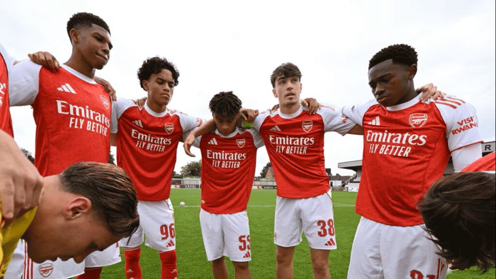 The Arsenal u19s ahead of a game (Photo via Arsenal.com)