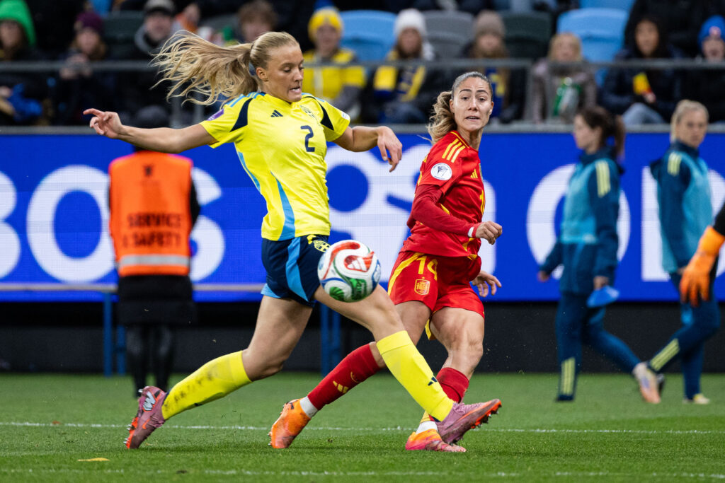 GOTHENBURG, SWEDEN - OCTOBER 28: Smilla Holmberg of Sweden against Laia Aleixandri of Spain during the Women's Nations League 2025 Semi-Final second leg match between Sweden and Spain at Gamla Ullevi on October 28, 2025 in Gothenburg, Sweden. (Photo by Michael Campanella/Getty Images)
