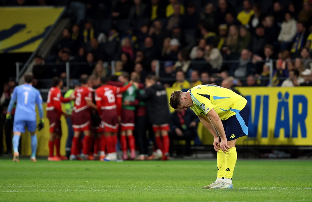 Gyokeres & Sweden on verge of missing World Cup 2 SOLNA, SWEDEN: Viktor Gyoekeres of Sweden looks dejected following Johan Manzambi (not pictured) of Switzerland scores his team's second goal during the FIFA World Cup 2026 Qualifier match between Sweden and Switzerland at Strawberry Arena on October 10, 2025. (Photo by Michael Campanella/Getty Images)