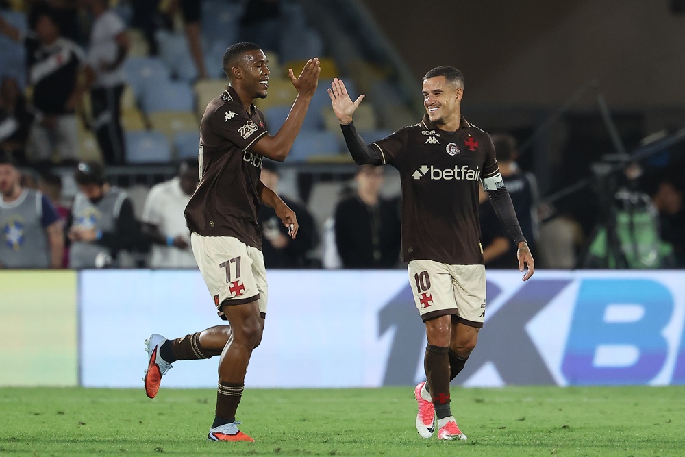 Arsenal scouts left enchanted by 19yo Brazilian's display 2 RIO DE JANEIRO, BRAZIL: Rayan of Vasco da Gama celebrates with teammate Philippe Coutinho after scoring the first goal of his team during the match between Vasco da Gama and Fluminense as part of Brasileirao 2025 at Maracana Stadium on October 20, 2025. (Photo by Wagner Meier/Getty Images)