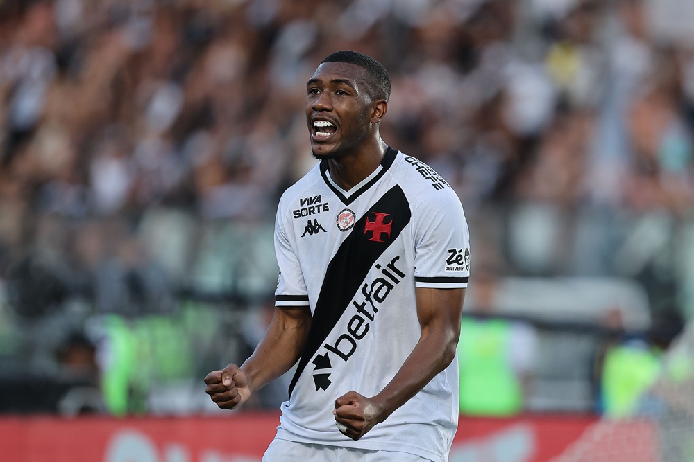 Arsenal scouts left enchanted by 19yo Brazilian's display 1 RIO DE JANEIRO, BRAZIL: Rayan of Vasco da Gama celebrates after scoring the third goal of his team during the match between Vasco and Vitoria as pa...