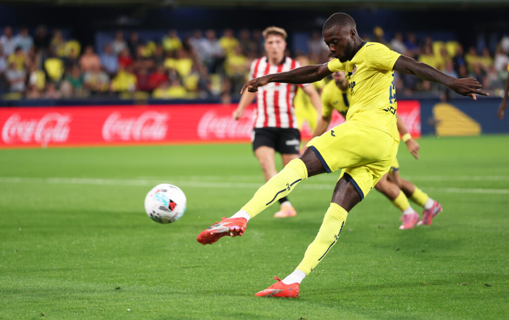 VILLARREAL, SPAIN - SEPTEMBER 27: Nicolas Pepe of Villarreal CF shoots at goal during the LaLiga EA Sports match between Villarreal CF and Athletic Club at Estadio de la Ceramica on September 27, 2025 in Villarreal, Spain. (Photo by Clive Brunskill/Getty Images)