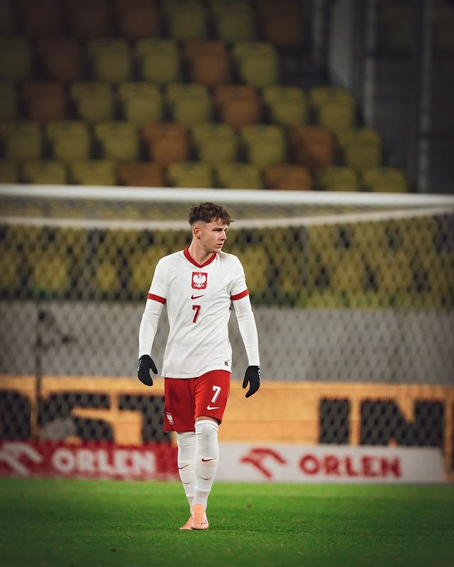 Oskar Pietuszewski playing for the Poland u21s (Photo via Pietuszewski on Instagram)