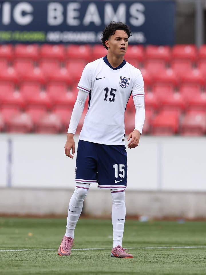 Arsenal youngster scores fantastic goal for England u17s 1 Kyran Thompson with the England u17s (Photo via Thompson on Instagram)