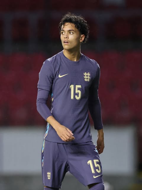 Arsenal youngster scores fantastic goal for England u17s 4 Kyran Thompson with the England u17s (Photo via Thompson on Instagram)