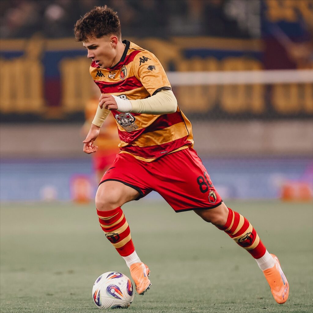 Oskar Pietuszewski playing for Jagiellonia Bialystok (Photo via Pietuszewski on Instagram)