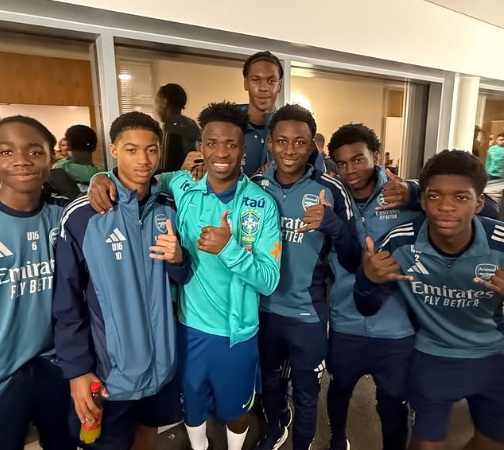 Vinicius Jr. alongside Emerson Nwaneri at Arsenal's London Colney training centre (Photo via Hakeem Abubakar on Instagram)