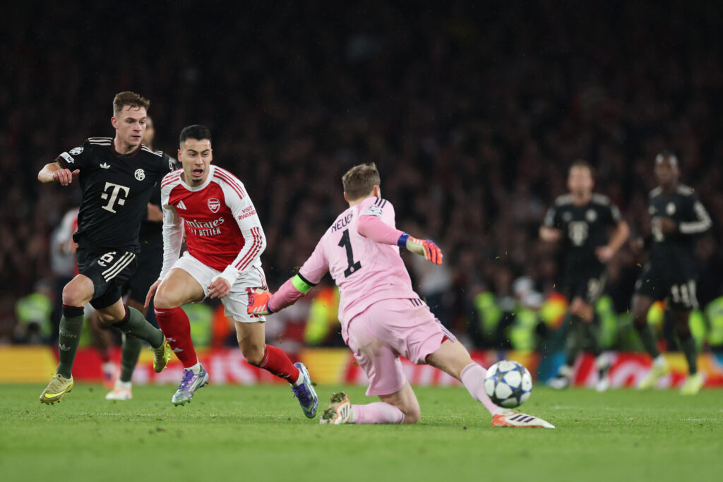 What mistakes? Bayern manager rejects Neuer criticism after Arsenal defeat 3 LONDON, ENGLAND - NOVEMBER 26: Gabriel Martinelli of Arsenal goes round Manuel Neuer of Bayern Munich to score his team's third goal during the UEFA Champions League 2025/26 League Phase MD5 match between Arsenal FC and FC Bayern München at Arsenal Stadium on November 26, 2025 in London, England. (Photo by Richard Heathcote/Getty Images)