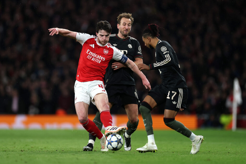 LONDON, ENGLAND - NOVEMBER 26: Declan Rice of Arsenal is challenged by Harry Kane and Michael Olise of Bayern Munich during the UEFA Champions League 2025/26 League Phase MD5 match between Arsenal FC and FC Bayern München at Arsenal Stadium on November 26, 2025 in London, England. (Photo by Richard Heathcote/Getty Images)