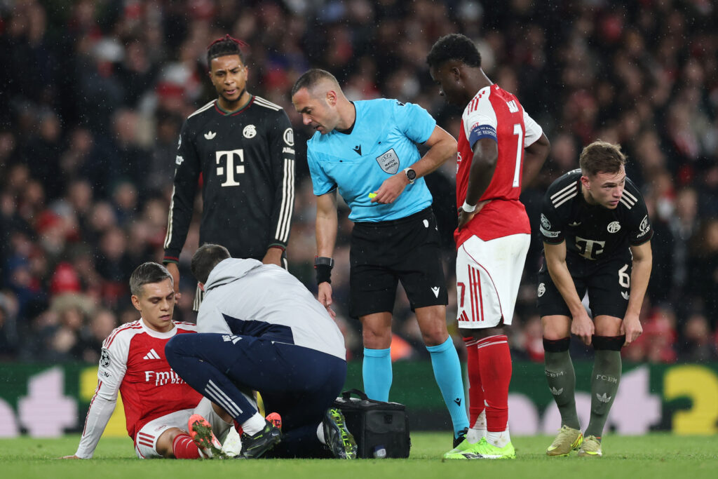 Arteta delivers positive injury updates ahead of Chelsea 2 LONDON, ENGLAND - NOVEMBER 26: Leandro Trossard of Arsenal receives medical treatment during the UEFA Champions League 2025/26 League Phase MD5 match between Arsenal FC and FC Bayern München at Arsenal Stadium on November 26, 2025 in London, England. (Photo by Richard Heathcote/Getty Images)