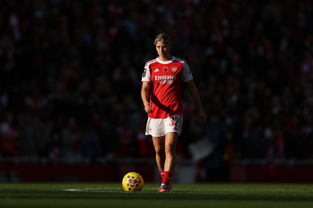 Arsenal women robbed against Chelsea 3 LONDON, ENGLAND - NOVEMBER 08: Kyra Cooney-Cross of Arsenal during the Barclays Women's Super League match between Arsenal and Chelsea FC at the Emirates Stadium on November 08, 2025 in London, England. (Photo by Naomi Baker/Getty Images)