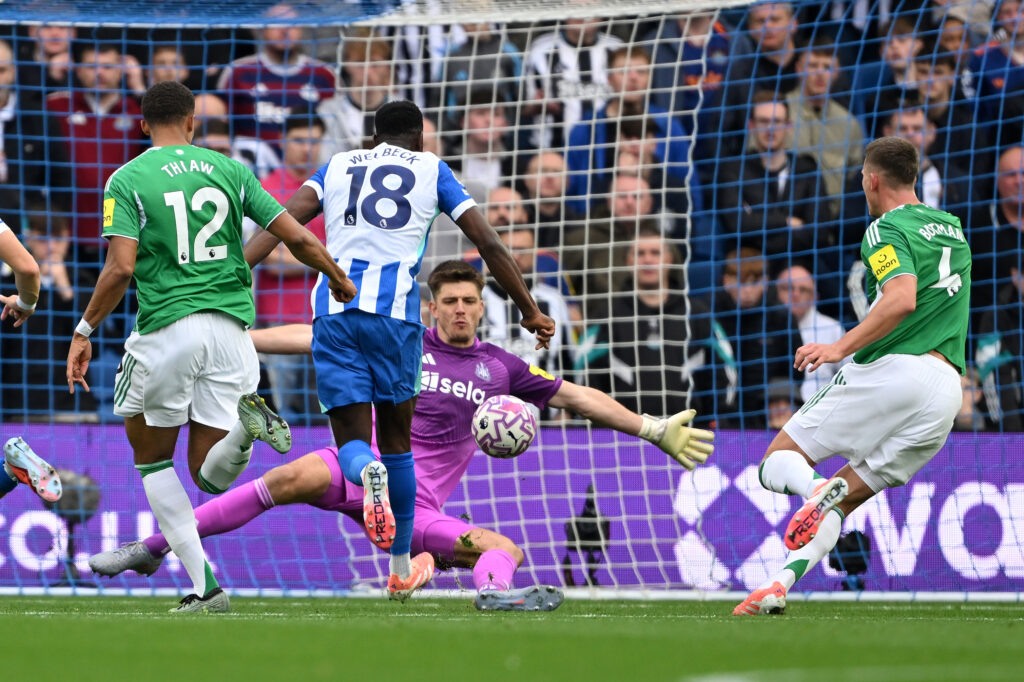 34yo ex-Arsenal forward tipped for international recall 2 BRIGHTON, ENGLAND - OCTOBER 18: Danny Welbeck of Brighton & Hove Albion lifts the ball over Nick Pope of Newcastle United to open the scoring during the Premier League match between Brighton & Hove Albion and Newcastle United at Amex Stadium on October 18, 2025 in Brighton, England. (Photo by Mike Hewitt/Getty Images)