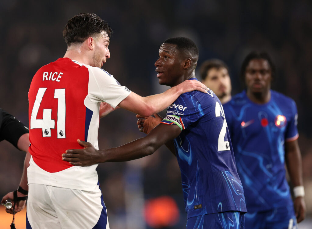 Arsenal knew Chelsea star wanted to join them first 2 LONDON, ENGLAND - NOVEMBER 10: Declan Rice of Arsenal speaks with Moises Caicedo of Chelsea during the Premier League match between Chelsea FC and Arsenal FC at Stamford Bridge on November 10, 2024 in London, England. (Photo by Ryan Pierse/Getty Images)