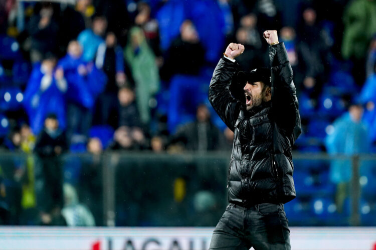 COMO, ITALY - OCTOBER 29: Cesc Fabregas head coach of Como !907 celebrates the victory during the Serie A match between Como 1907 and Hellas Verona...