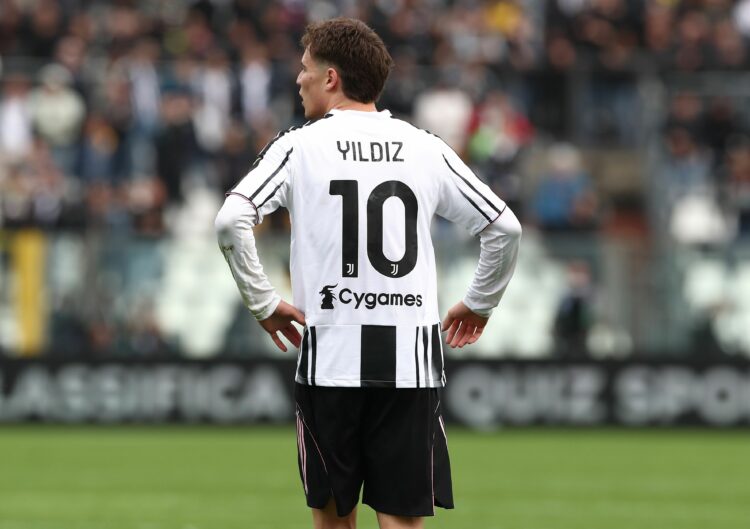 COMO, ITALY - OCTOBER 19: Kenan Yildiz of Juventus looks on during the Serie A match between Como 1907 and Juventus FC at Giuseppe Sinigaglia Stadi...