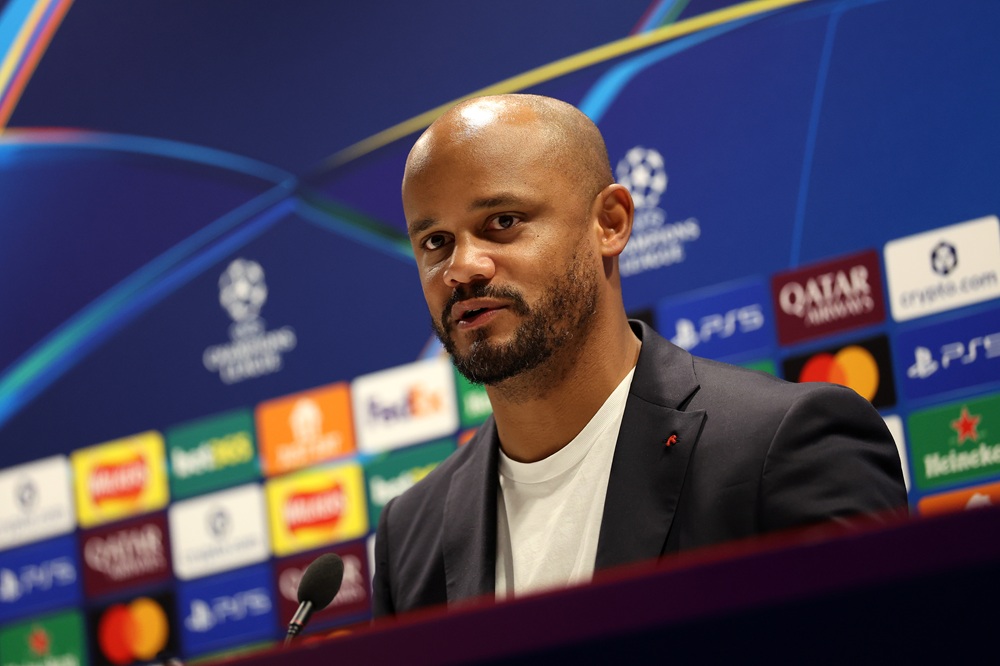 LONDON, ENGLAND: Vincent Kompany, Head Coach of Bayern Munich, speaks to the media during a Bayern Munich press conference ahead of the UEFA Champions League 2025/26 League Phase MD5 match against Arsenal at Arsenal Stadium on November 25, 2025. (Photo by Harry Murphy/Getty Images)