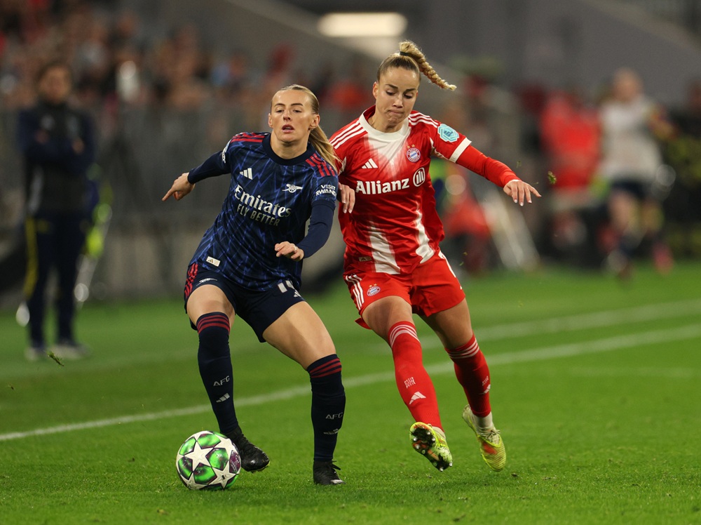 MUNICH, GERMANY: Chloe Kelly of Arsenal is challenged by Giulia Gwinn of Bayern Munich during the UEFA Women's Champions League 2025/26 league phas...