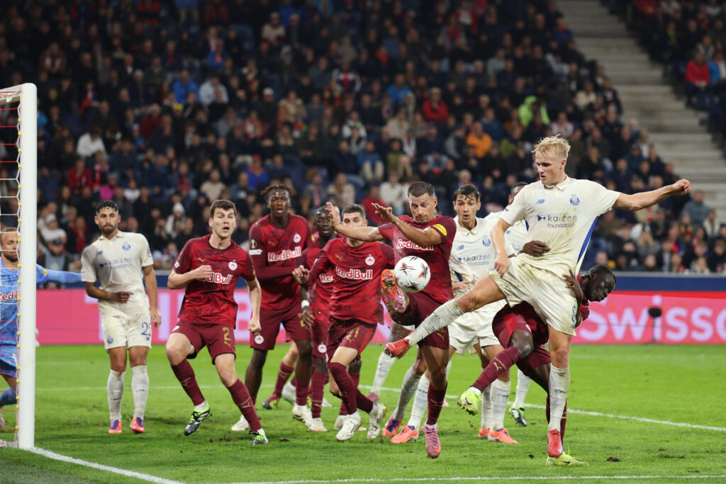 19yo Arsenal target blocked from moving in January 2 SALZBURG, AUSTRIA - SEPTEMBER 25: Victor Froholdt of FC Porto battles for possession with Stefan Lainer of Red Bull Salzburg during the UEFA Europa League 2025/26 League Phase MD1 match between FC Salzburg and FC Porto at Stadion Salzburg on September 25, 2025 in Salzburg, Austria. (Photo by Adam Pretty/Getty Images)