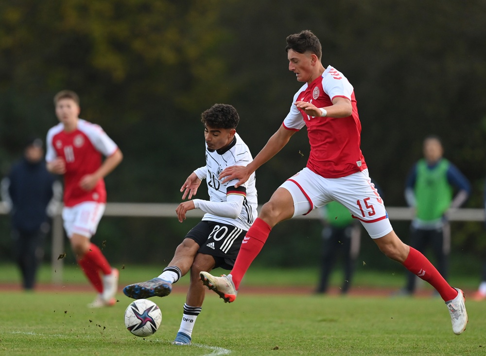 21yo midfielder responds to Arsenal interest reports 4 BREMEN, GERMANY: Medhi Loune of Germany is challenged by Silas Andersen of Denmark during an U18's friendly match between Germany and Denmark at BSA Egon-Kähler-Straße on November 12, 2021. (Photo by Stuart Franklin/Getty Images for DFB)