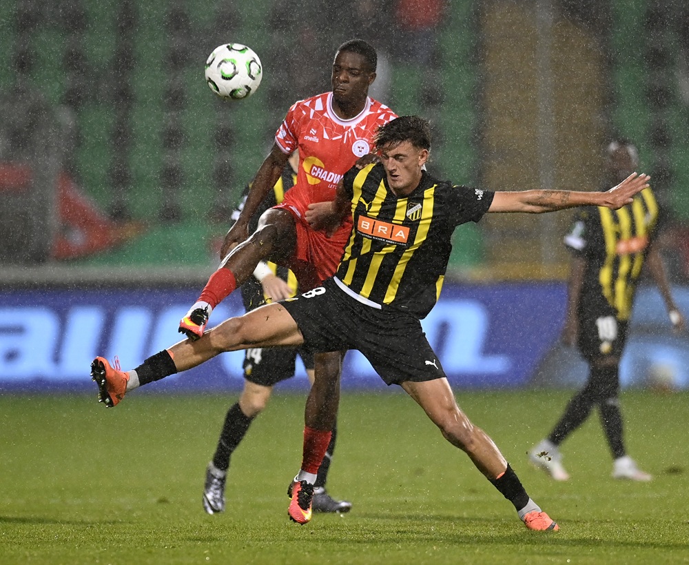 21yo midfielder responds to Arsenal interest reports 2 TALLAGHT, IRELAND: Ademipo Odubeko of Shelbourne is challenged by Silas Andersen of BK Hacken during the UEFA Conference League 2025/26 League Phase MD1 match between Shelbourne FC and BK Hacken at Tallaght Stadium on October 02, 2025. (Photo by Charles McQuillan/Getty Images)