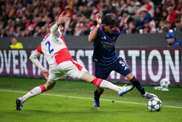 PRAGUE, CZECH REPUBLIC: Piero Hincapie of Arsenal is challenged by Stepan Chaloupek of Slavia Praha during the UEFA Champions League 2025/26 League...