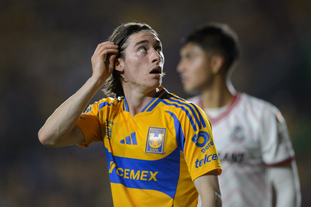 MONTERREY, MEXICO - NOVEMBER 06: Marcelo Flores of Tigres looks on during the 16th round match between Tigres UANL and Toluca as part of the Torneo Apertura 2024 Liga MX at Universitario Stadium on November 06, 2024 in Monterrey, Mexico. (Photo by Azael Rodriguez/Getty Images)
