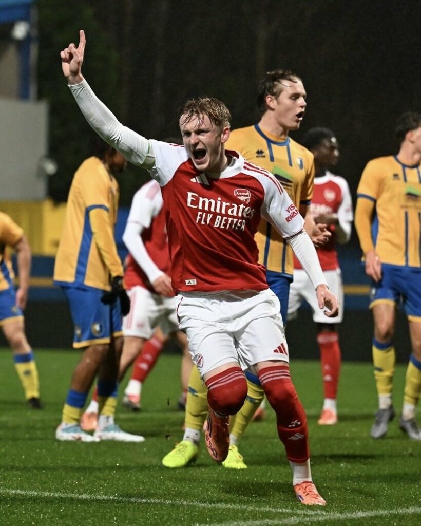 Callan Hamill celebrates a goal for the Arsenal u18s (Photo via Arsenal Academy on Twitter)