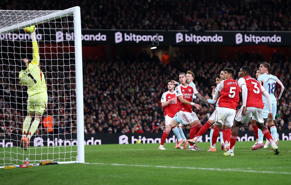 2 Arsenal legends praise Raya wondersave 2 LONDON, ENGLAND: David Raya of Arsenal saves a header from Kevin Schade of Brentford (not pictured) during the Premier League match between Arsenal and Brentford at Emirates Stadium on December 03, 2025. (Photo by Richard Heathcote/Getty Images)