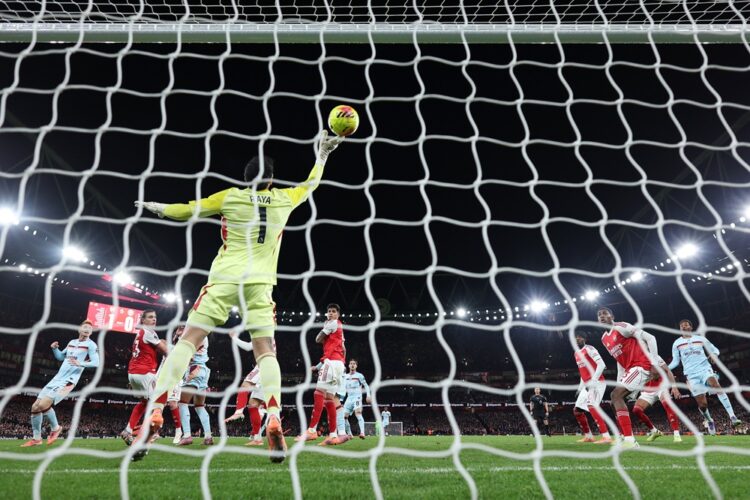 LONDON, ENGLAND: David Raya of Arsenal makes a save during the Premier League match between Arsenal and Brentford at Emirates Stadium on December 0...