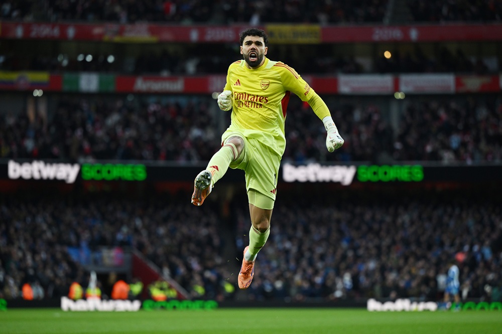 LONDON, ENGLAND: David Raya of Arsenal celebrates his team's first goal, scored by teammate Martin Odegaard (Not Pictured), during the Premier League match between Arsenal and Brighton & Hove Albion at the Emirates Stadium on December 27, 2025. (Photo by Shaun Botterill/Getty Images)