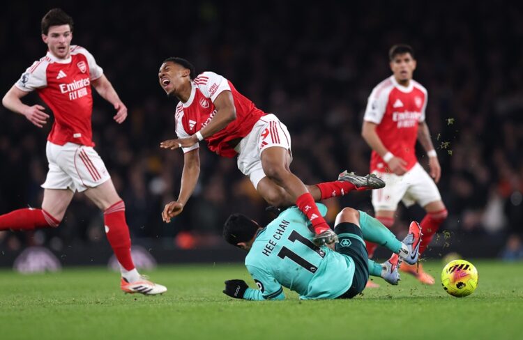LONDON, ENGLAND: Myles Lewis-Skelly of Arsenal is fouled by Hwang Hee-Chan of Wolverhampton Wanderers during the Premier League match between Arsen...