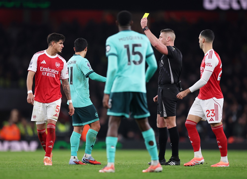 LONDON, ENGLAND: Hwang Hee-Chan of Wolverhampton Wanderers receives a yellow card from referee Robert Jones during the Premier League match between...