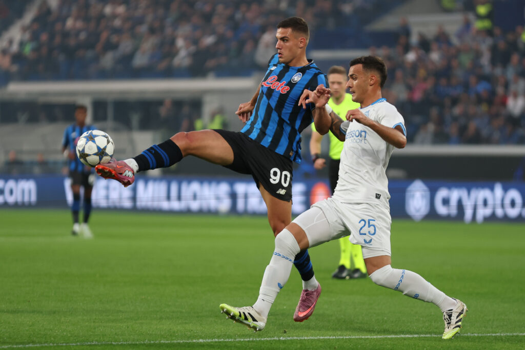 Arsenal add 20yo to midfield target list 3 BERGAMO, ITALY - SEPTEMBER 30: Nikola Krstovic of Atalanta and Aleksandar Stankovic of Club Brugge in action during the UEFA Champions League 2025/26 League Phase MD2 match between Atalanta BC and Club Brugge KV at Stadio di Bergamo on September 30, 2025 in Bergamo, Italy. (Photo by Timothy Rogers/Getty Images)