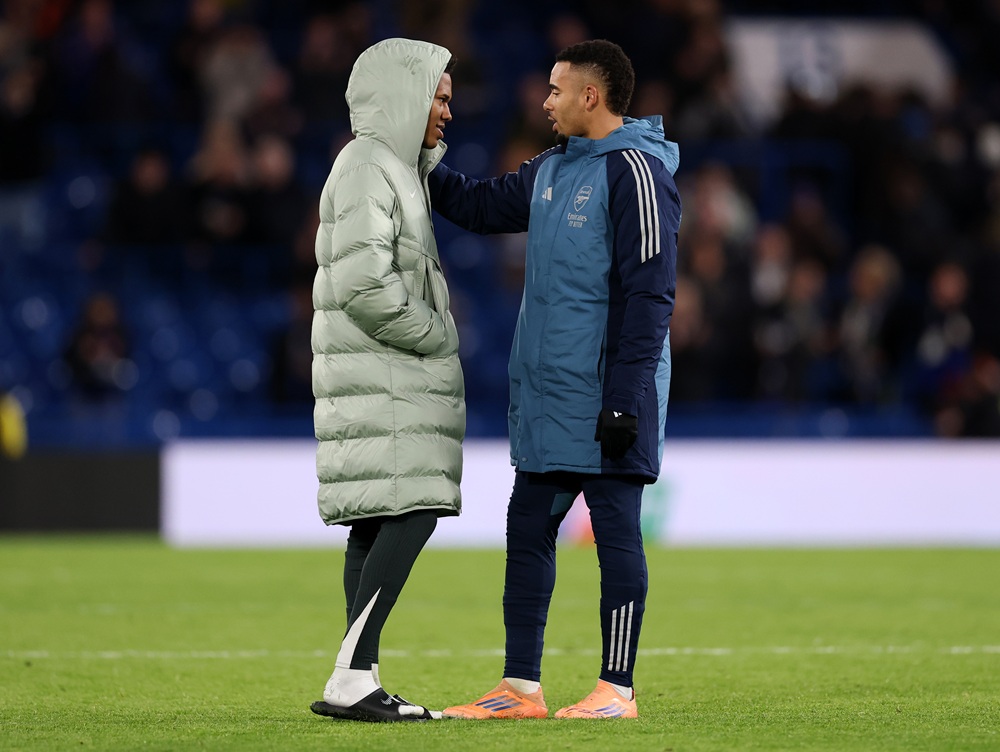 LONDON, ENGLAND: Gabriel Jesus of Arsenal speaks with Estevao of Chelsea after the Premier League match between Chelsea and Arsenal at Stamford Bridge on November 30, 2025. (Photo by Ryan Pierse/Getty Images)