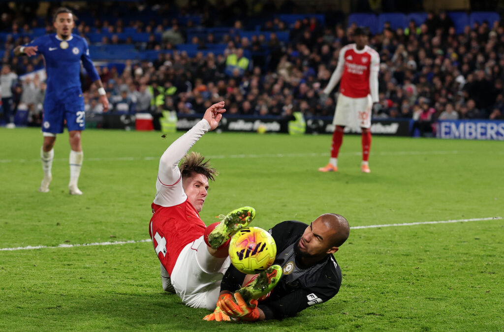 A bridge too far for Arsenal at Chelsea? 5 LONDON, ENGLAND - NOVEMBER 30: Robert Sanchez of Chelsea reacts following a collision with Viktor Gyoekeres of Arsenal after making a save during the Premier League match between Chelsea and Arsenal at Stamford Bridge on November 30, 2025 in London, England. (Photo by Ryan Pierse/Getty Images)