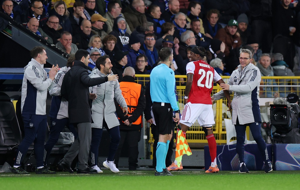 Arsenal star nominated for Champions League Player of the Week 3 BRUGES, BELGIUM: Noni Madueke of Arsenal celebrates scoring his team's first goal with Mikel Arteta, Manager of Arsenal, and first team coaches Albert Stuivenberg and Nicolas Jover during the UEFA Champions League 2025/26 League Phase MD6 match between Club Brugge KV and Arsenal FC at Jan Breydelstadion on December 10, 2025. (Photo by Dean Mouhtaropoulos/Getty Images)
