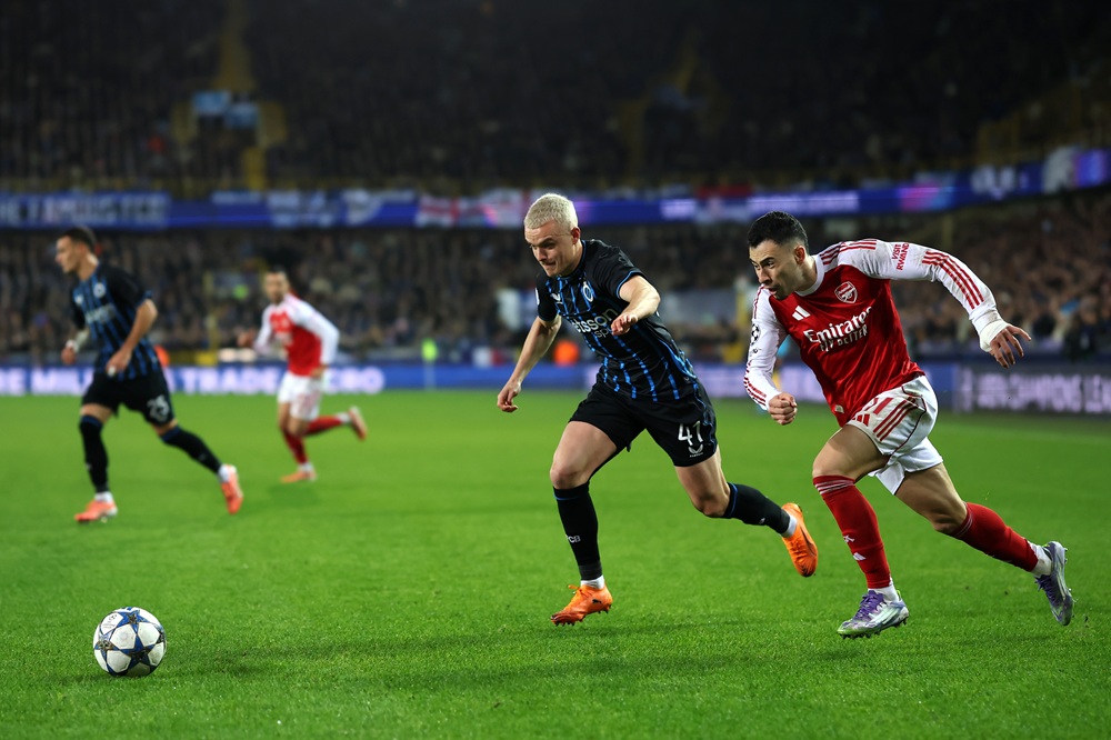 How close is Gabriel Martinelli to breaking Champions League record? 4 BRUGES, BELGIUM: Gabriel Martinelli of Arsenal battles for possession with Hugo Siquet of Club Brugge during the UEFA Champions League 2025/26 League Phase MD6 match between Club Brugge KV and Arsenal FC at Jan Breydelstadion on December 10, 2025. (Photo by Dean Mouhtaropoulos/Getty Images)