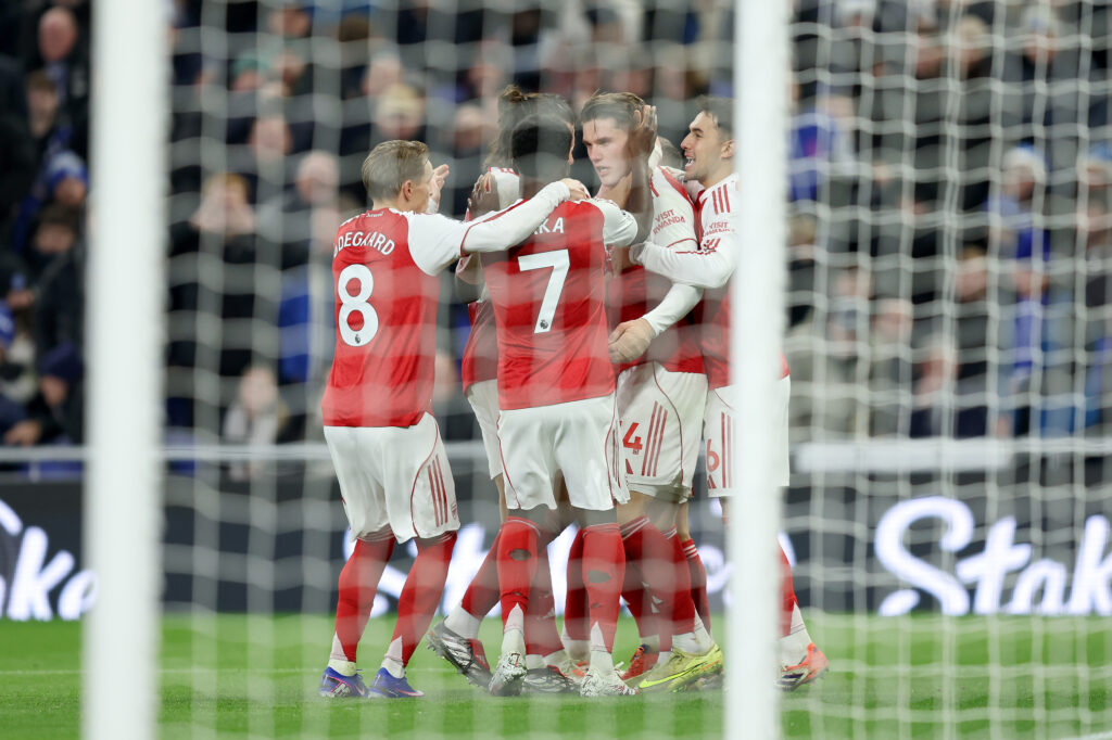 LIVERPOOL, ENGLAND - DECEMBER 20: Viktor Gyoekeres of Arsenal celebrates with teammates after scoring his team's first goal during the Premier League match between Everton and Arsenal at Hill Dickinson Stadium on December 20, 2025 in Liverpool, England. (Photo by Matt McNulty/Getty Images)