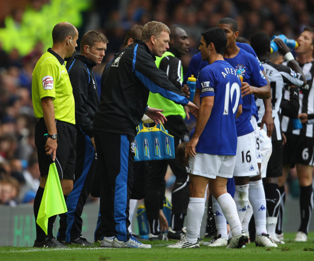 Arsenal should have paid more for Rice says Moyes 5 LIVERPOOL, ENGLAND - SEPTEMBER 18: David Moyes, the manager of Everton, talks with Mikel Arteta during the Barclays Premier League match between Everton and Newcastle United at Goodison Park on September 18, 2010 in Liverpool, England. (Photo by Alex Livesey/Getty Images)
