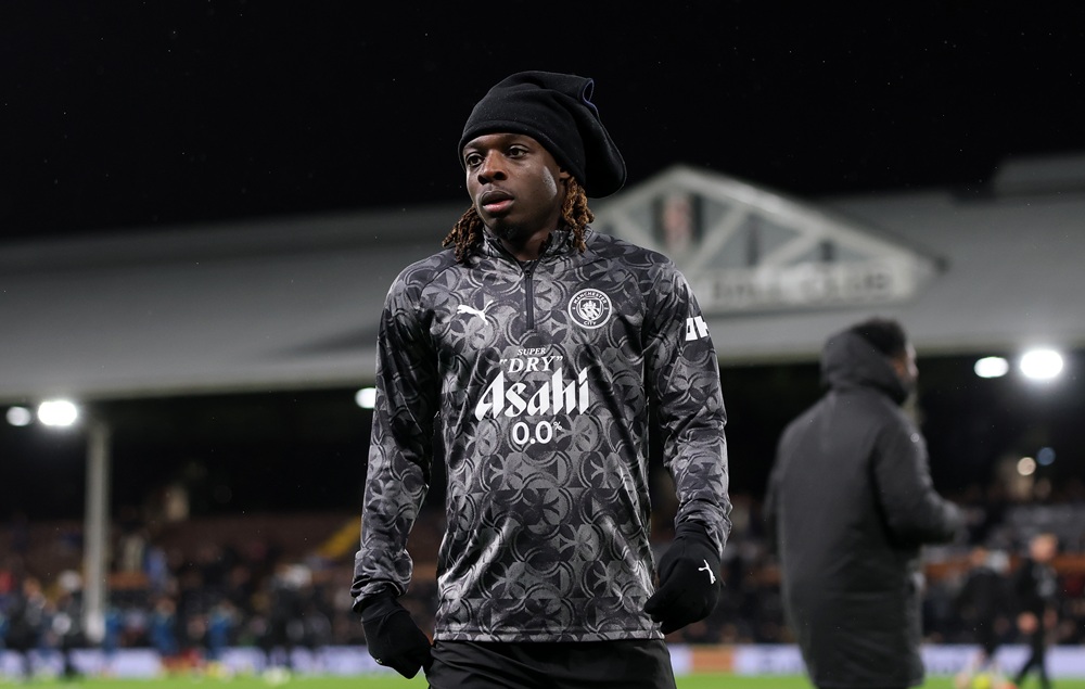 Manchester City starter ruled out until 2026 2 LONDON, ENGLAND: Jeremy Doku of Manchester City warms up prior to the Premier League match between Fulham and Manchester City at Craven Cottage on December 02, 2025. (Photo by Alex Pantling/Getty Images)