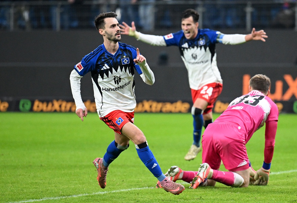 Arsenal loanee scores late winner 4 HAMBURG, GERMANY: Fabio Vieira of Hamburger SV celebrates scoring his team's second goal during the Bundesliga match between Hamburger SV and VfB Stuttgart at Volksparkstadion on November 30, 2025. (Photo by Stuart Franklin/Getty Images)