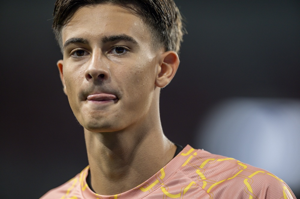 Arsenal long-term plan points them towards to Milan 20yo 1 HONG KONG, CHINA: Goalkeeper Lorenzo Torriani of AC Milan looks on prior to the Liverpool FC v AC Milan Pre-Season Friendly match at Kai Tak Stadiu...