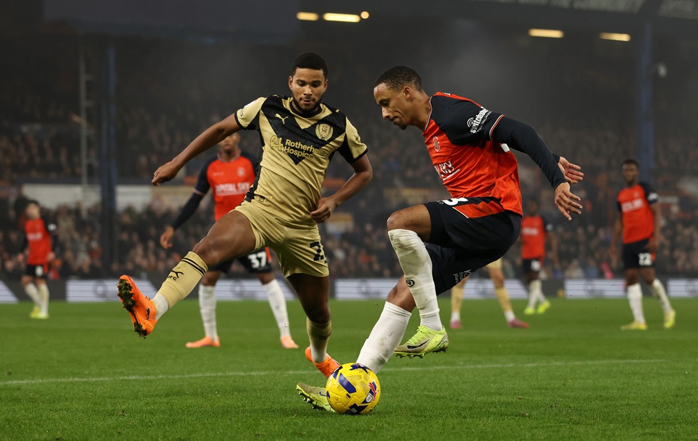 LUTON, ENGLAND: Denzel Hall of Rotherham United and Cohen Bramall of Luton Town bp during the Sky Bet League One match between Luton Town and Rotherham United at Kenilworth Road on November 15, 2025. (Photo by Paul Harding/Getty Images)