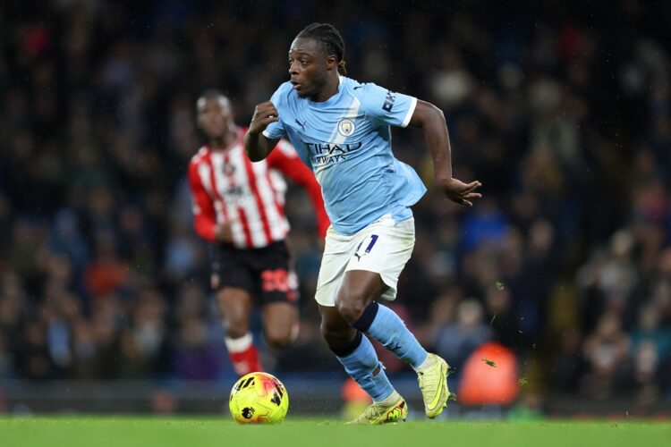 MANCHESTER, ENGLAND: Jeremy Doku of Manchester City runs with the ball during the Premier League match between Manchester City and Sunderland at Et...