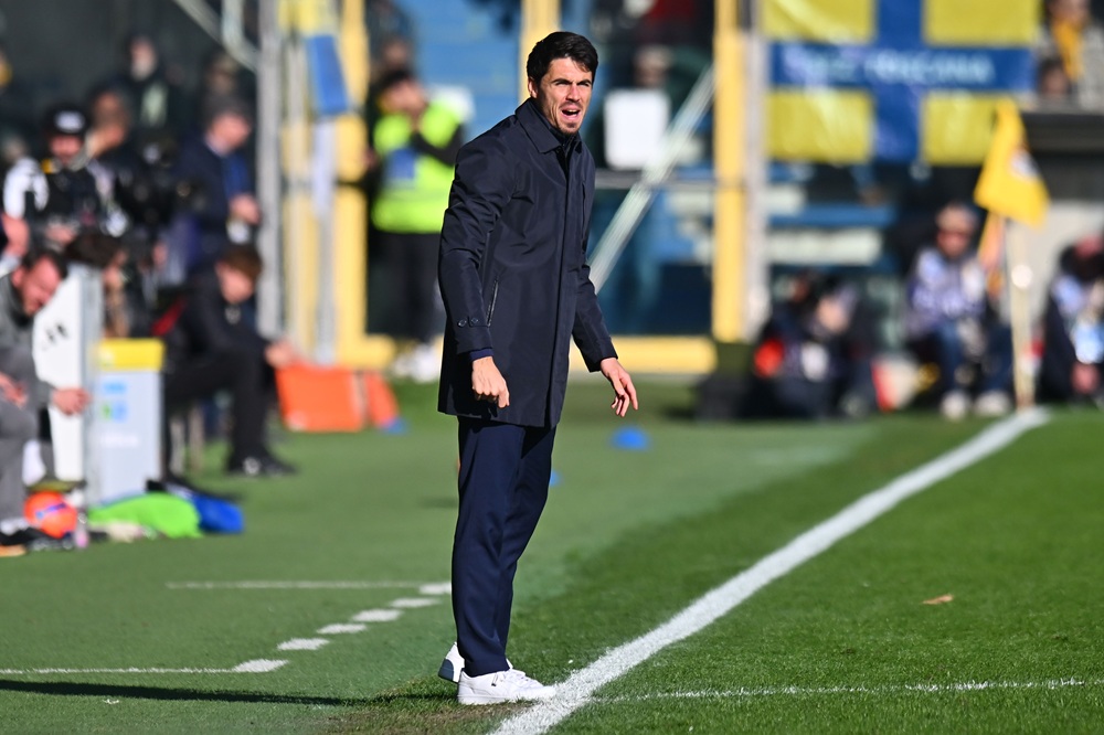 Carlos Cuesta head coach of Parma Calcio during the Serie A match between Parma Calcio 1913 and ACF Fiorentina at Stadio Ennio Tardini on December 27, 2025 in Parma, Italy. (Photo by Alessandro Sabattini/Getty Images)