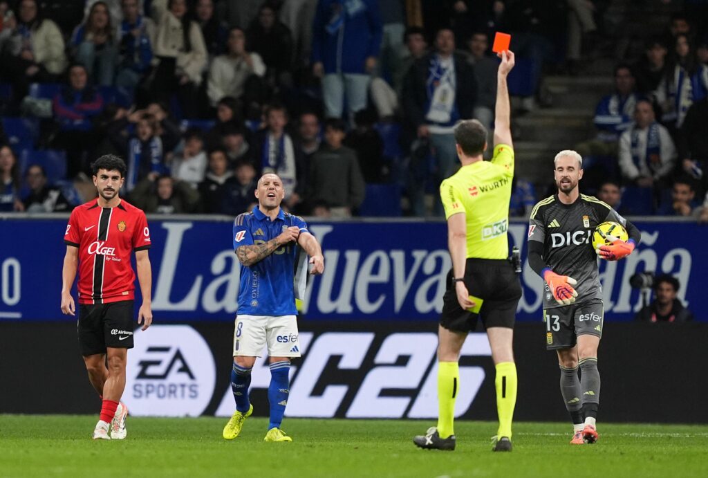 40yo ex-Gunner sees red for first time in Spain 2 OVIEDO, SPAIN - DECEMBER 05: Referee Iosu Galech Apezteguía shows the red card to Santi Cazorla of Real Oviedo during the LaLiga EA Sports match between Real Oviedo and RCD Mallorca at Carlos Tartiere on December 05, 2025 in Oviedo, Spain. (Photo by Juan Manuel Serrano Arce/Getty Images)